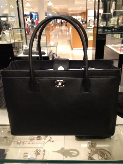 chanel cerf tote sizes